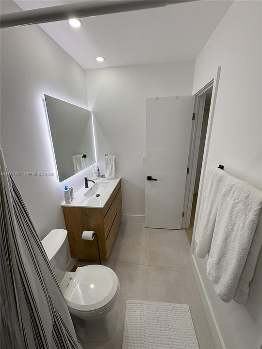 Active With Contract: $2,750 (2 beds, 1 baths, 1020 Square Feet)