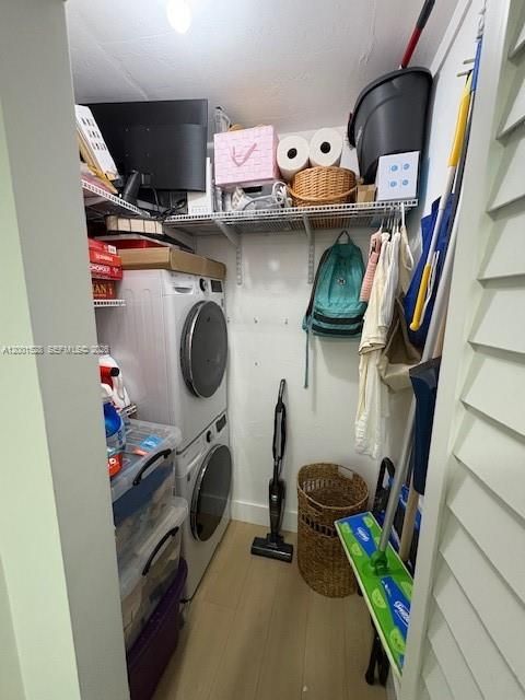 Active With Contract: $2,750 (2 beds, 1 baths, 1020 Square Feet)