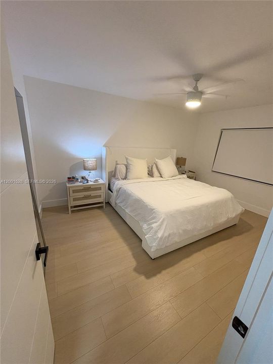 Active With Contract: $2,750 (2 beds, 1 baths, 1020 Square Feet)