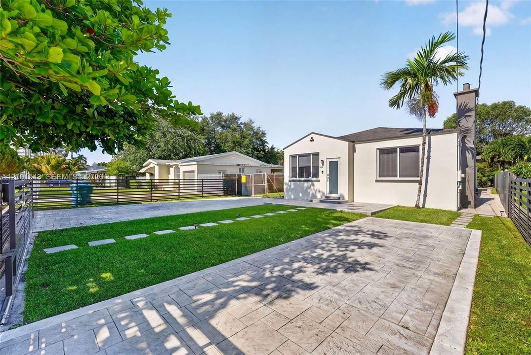 Недавно продано: $635,000 (5 спален, 2 ванн, 2088 Квадратных фут)