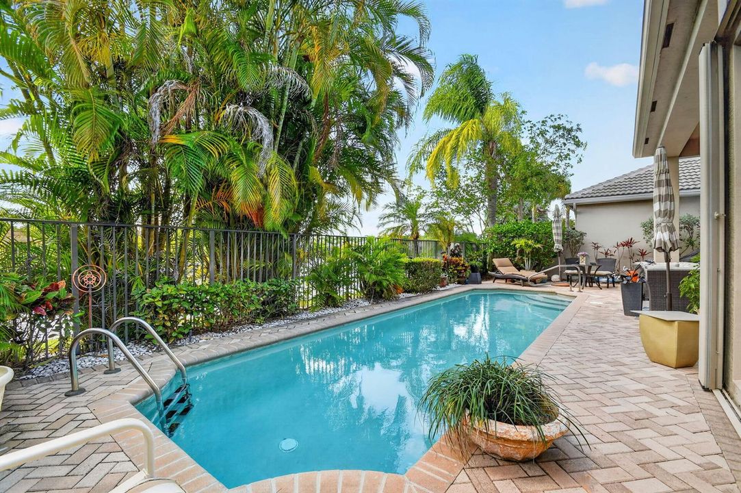 Pool & Lake View