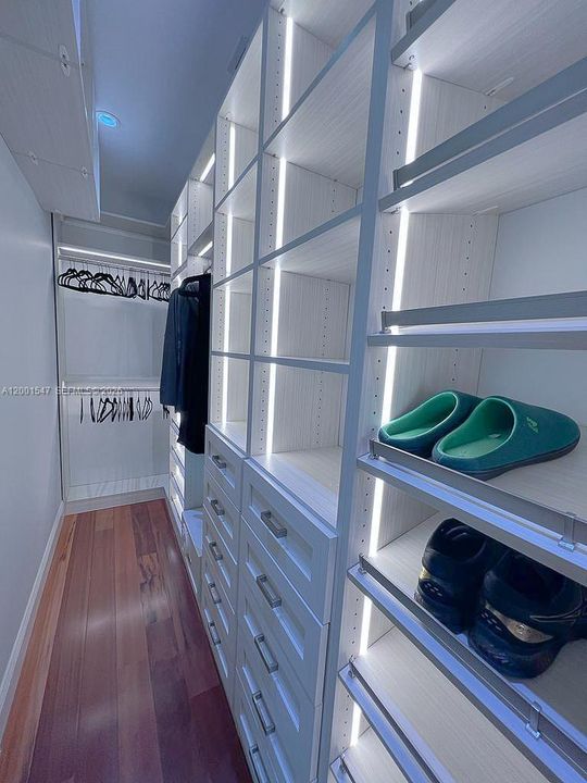 Недавно арендовано: $38,000 (8 спален, 6 ванн, 5808 Квадратных фут)