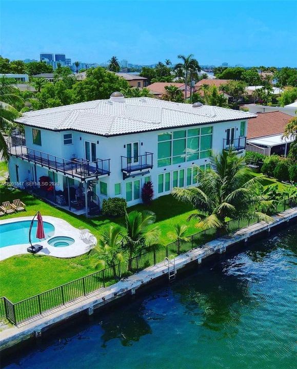 Недавно арендовано: $38,000 (8 спален, 6 ванн, 5808 Квадратных фут)