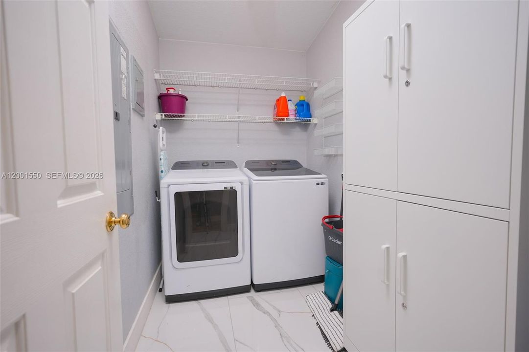 For Sale: $980,000 (4 beds, 3 baths, 2054 Square Feet)