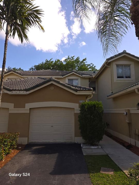 Active With Contract: $2,900 (2 beds, 2 baths, 1155 Square Feet)