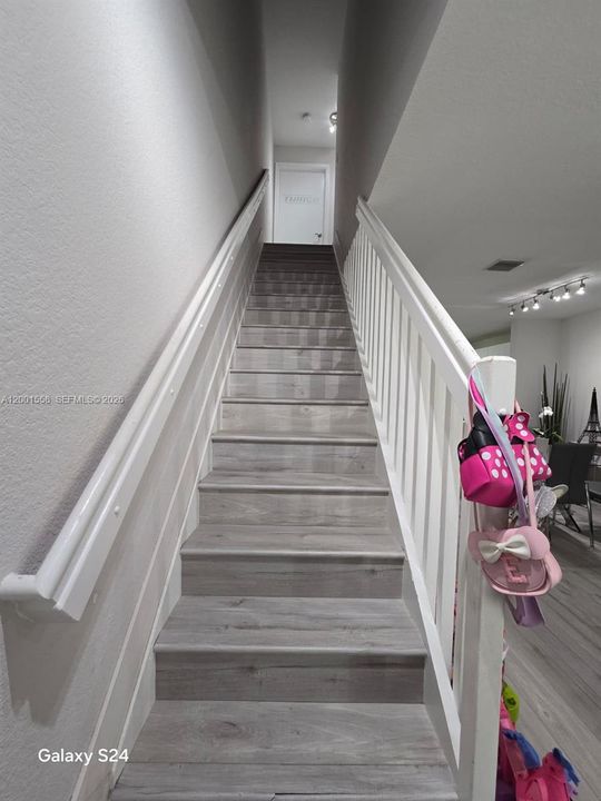 Active With Contract: $2,900 (2 beds, 2 baths, 1155 Square Feet)
