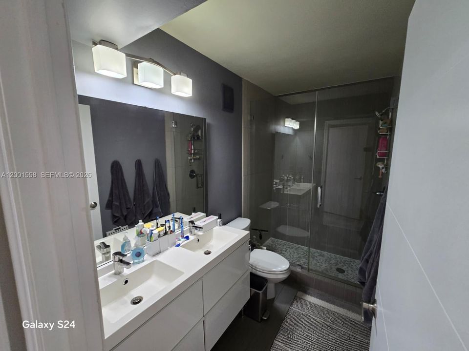 Active With Contract: $2,900 (2 beds, 2 baths, 1155 Square Feet)