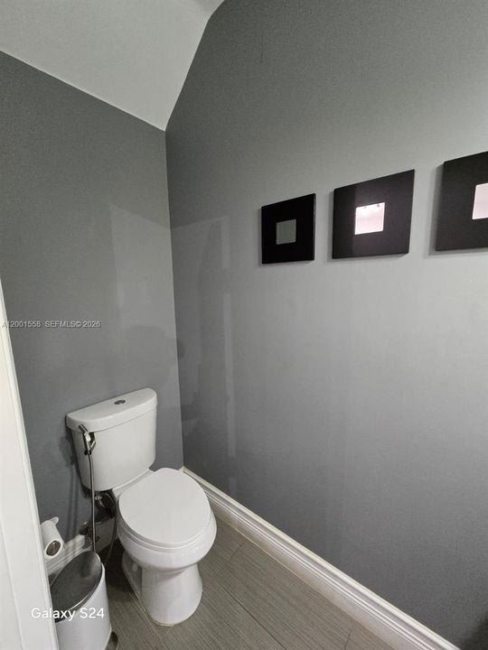 Active With Contract: $2,900 (2 beds, 2 baths, 1155 Square Feet)