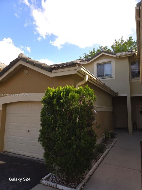 Active With Contract: $2,900 (2 beds, 2 baths, 1155 Square Feet)