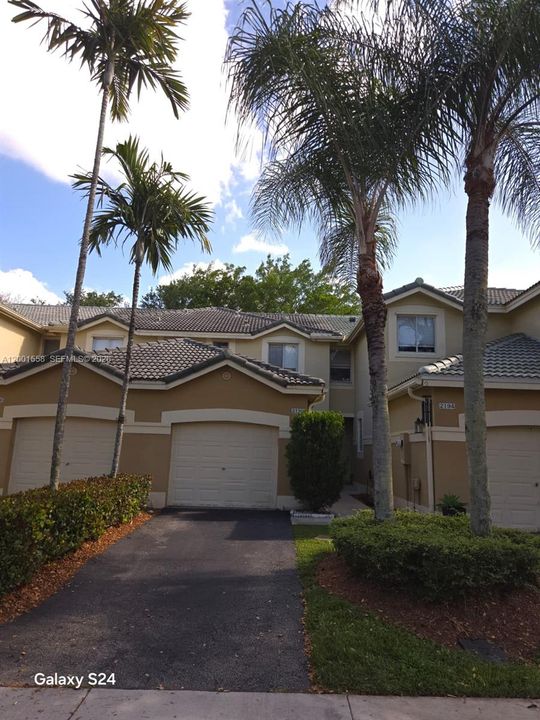 Active With Contract: $2,900 (2 beds, 2 baths, 1155 Square Feet)