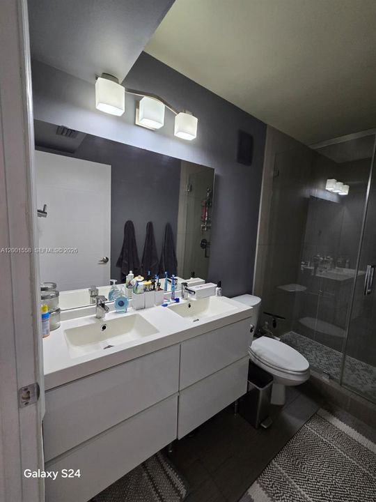 Active With Contract: $2,900 (2 beds, 2 baths, 1155 Square Feet)
