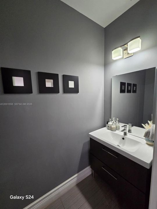 Active With Contract: $2,900 (2 beds, 2 baths, 1155 Square Feet)