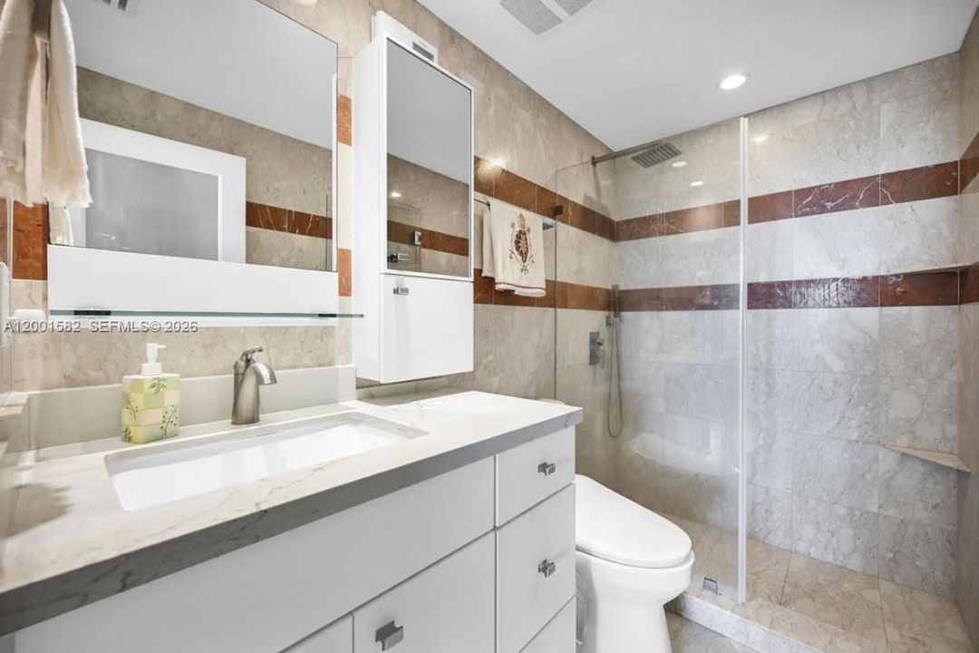 Active With Contract: $785,000 (1 beds, 2 baths, 930 Square Feet)