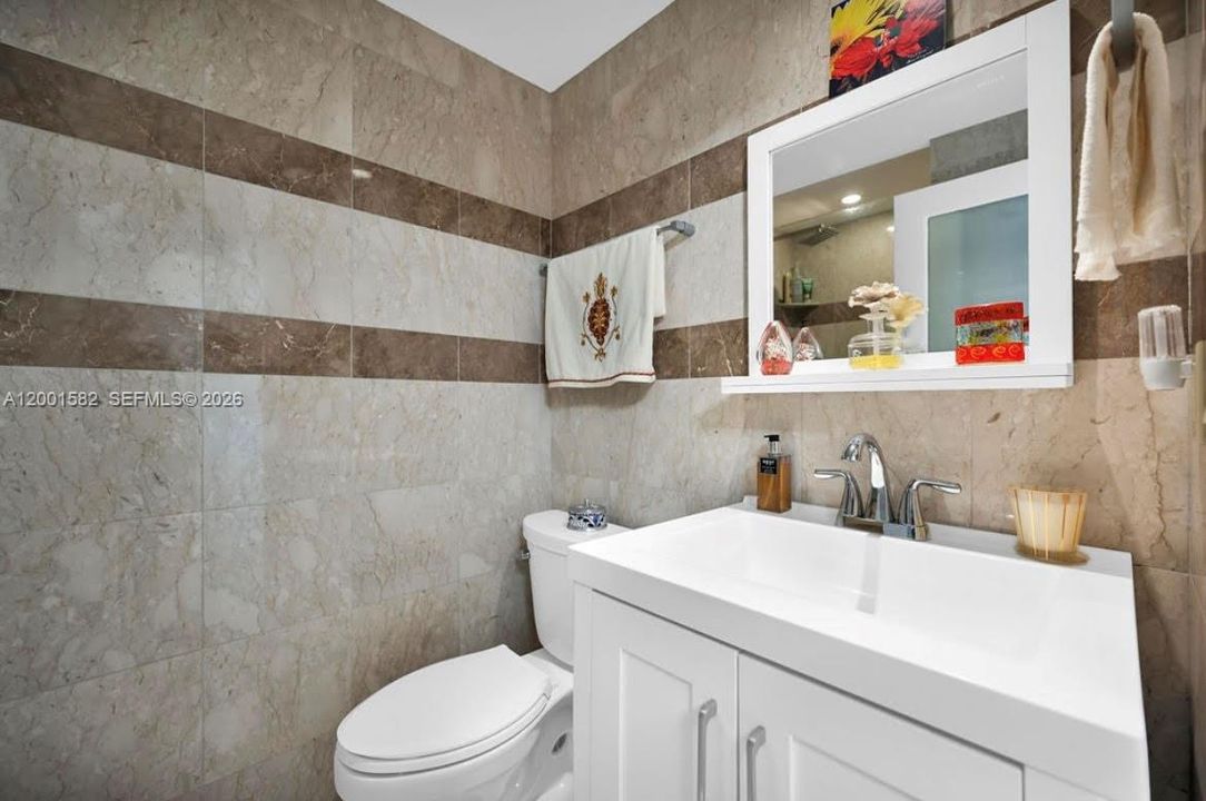Active With Contract: $785,000 (1 beds, 2 baths, 930 Square Feet)
