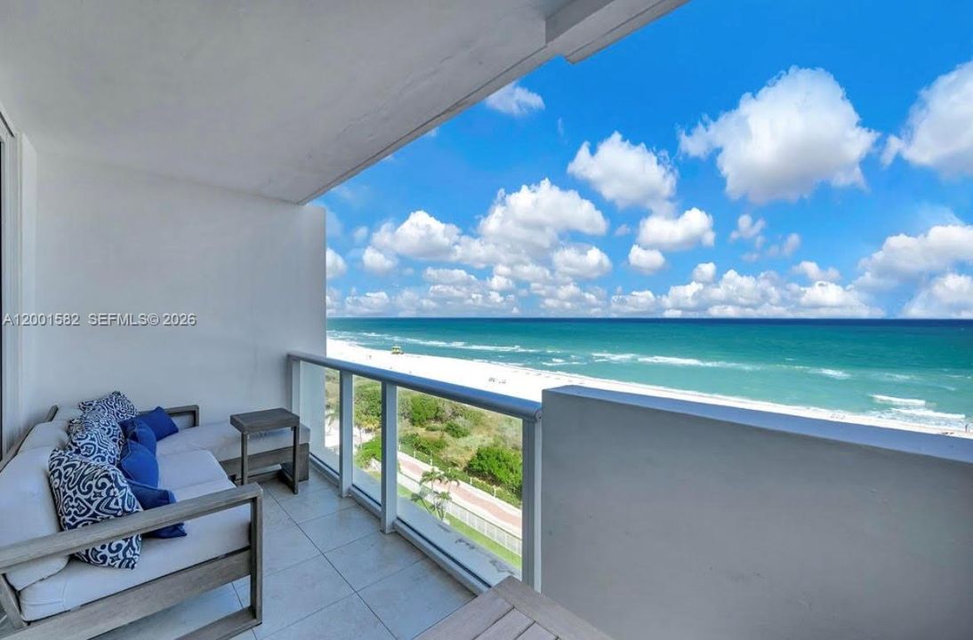Active With Contract: $785,000 (1 beds, 2 baths, 930 Square Feet)