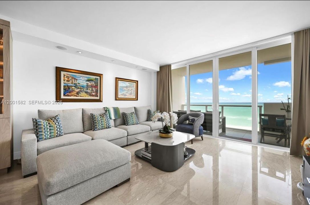 Active With Contract: $785,000 (1 beds, 2 baths, 930 Square Feet)