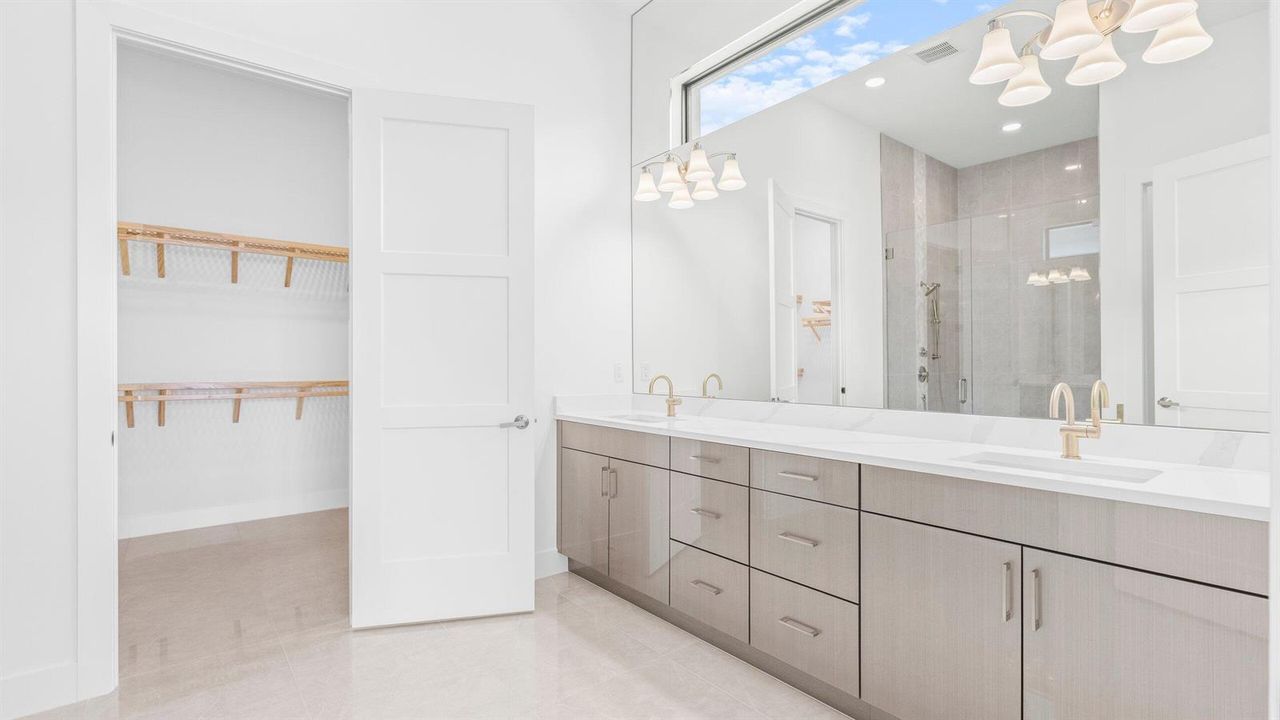 Owner's Bath3