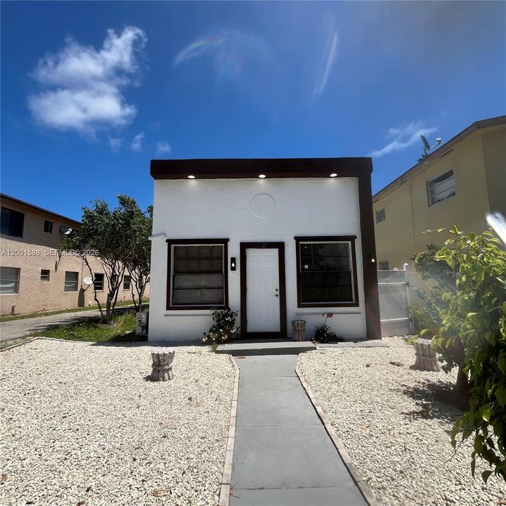 En Venta: $339,000 (2 camas, 2 baños, 885 Pies cuadrados)