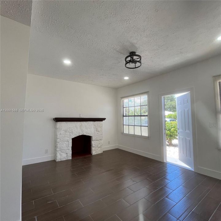 En Venta: $339,000 (2 camas, 2 baños, 885 Pies cuadrados)