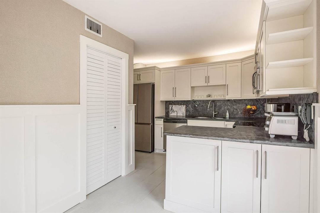 Kitchen + Breakfast Nook
