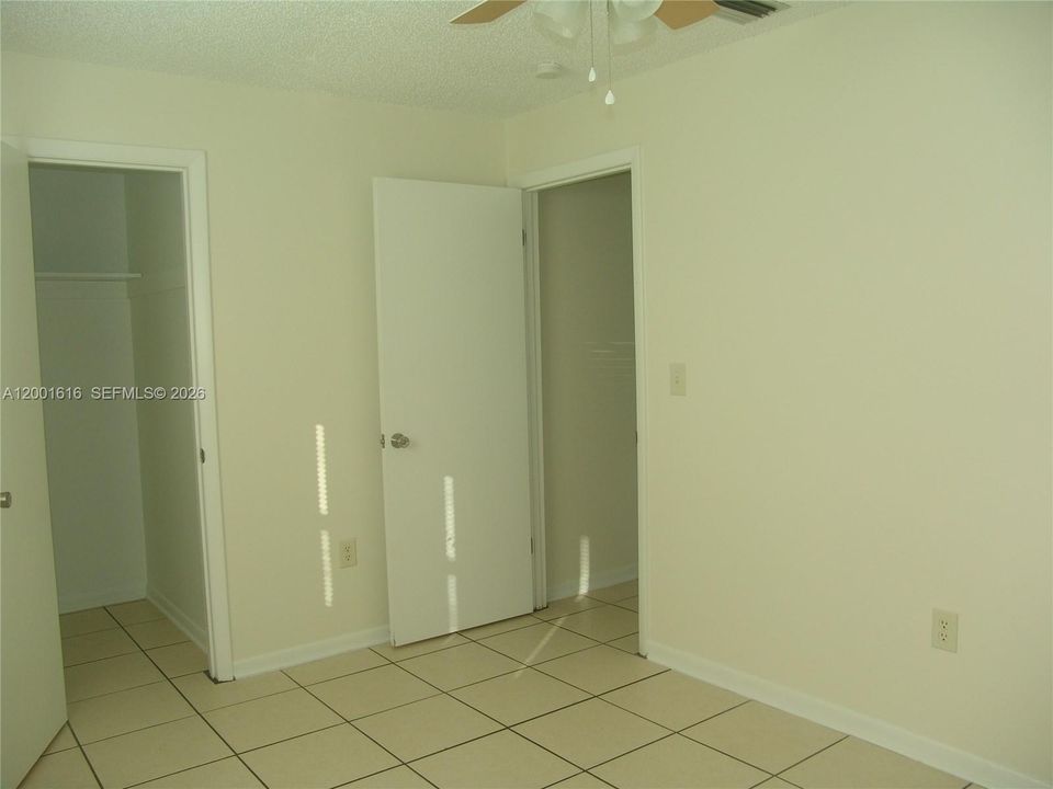 For Sale: $375,000 (3 beds, 3 baths, 1512 Square Feet)