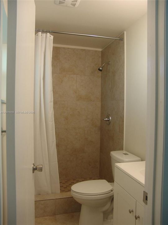 For Sale: $375,000 (3 beds, 3 baths, 1512 Square Feet)