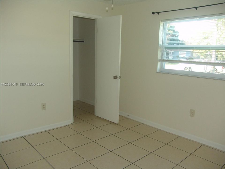For Sale: $375,000 (3 beds, 3 baths, 1512 Square Feet)