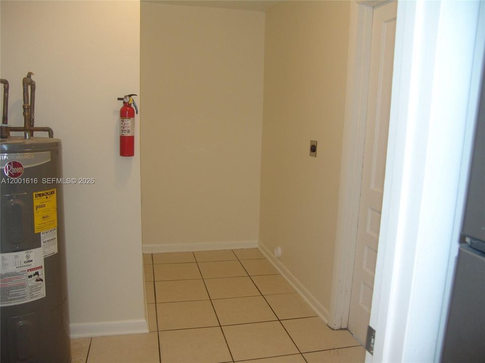 For Sale: $375,000 (3 beds, 3 baths, 1512 Square Feet)