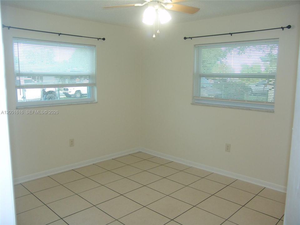 For Sale: $375,000 (3 beds, 3 baths, 1512 Square Feet)