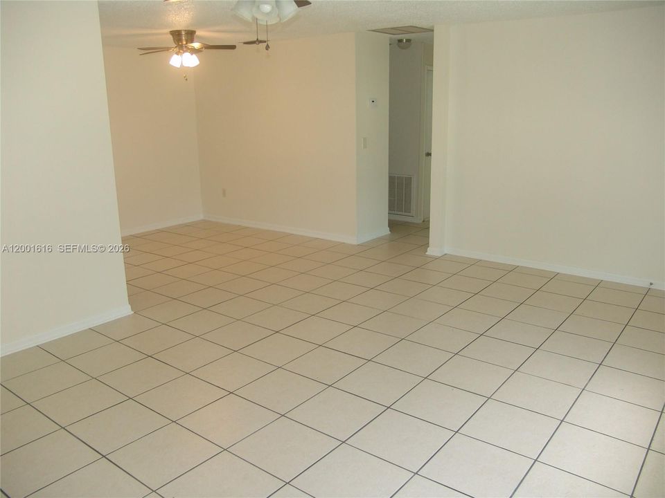 For Sale: $375,000 (3 beds, 3 baths, 1512 Square Feet)