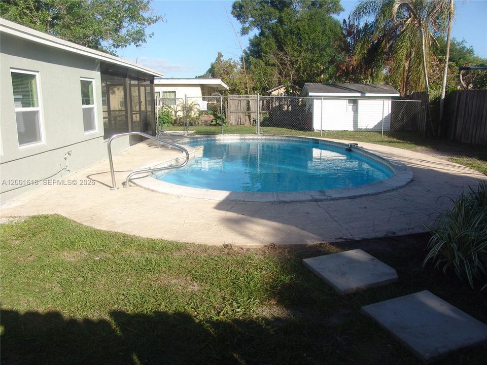 For Sale: $375,000 (3 beds, 3 baths, 1512 Square Feet)