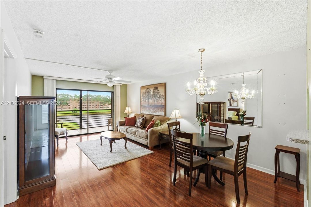 For Sale: $97,000 (1 beds, 1 baths, 790 Square Feet)