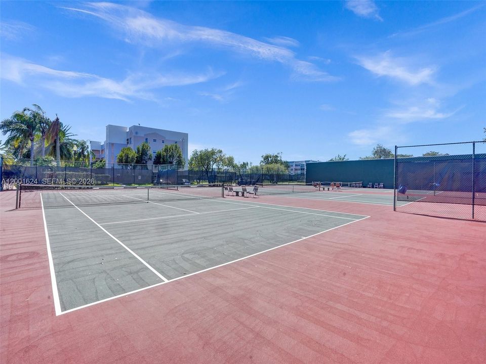 For Sale: $97,000 (1 beds, 1 baths, 790 Square Feet)