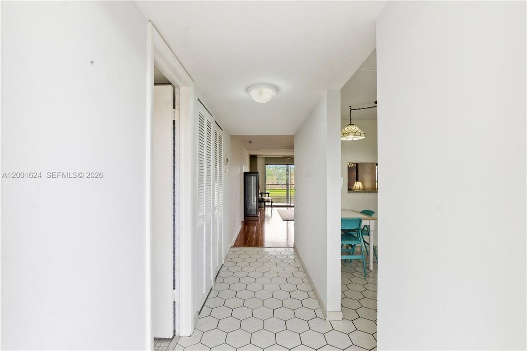 For Sale: $97,000 (1 beds, 1 baths, 790 Square Feet)