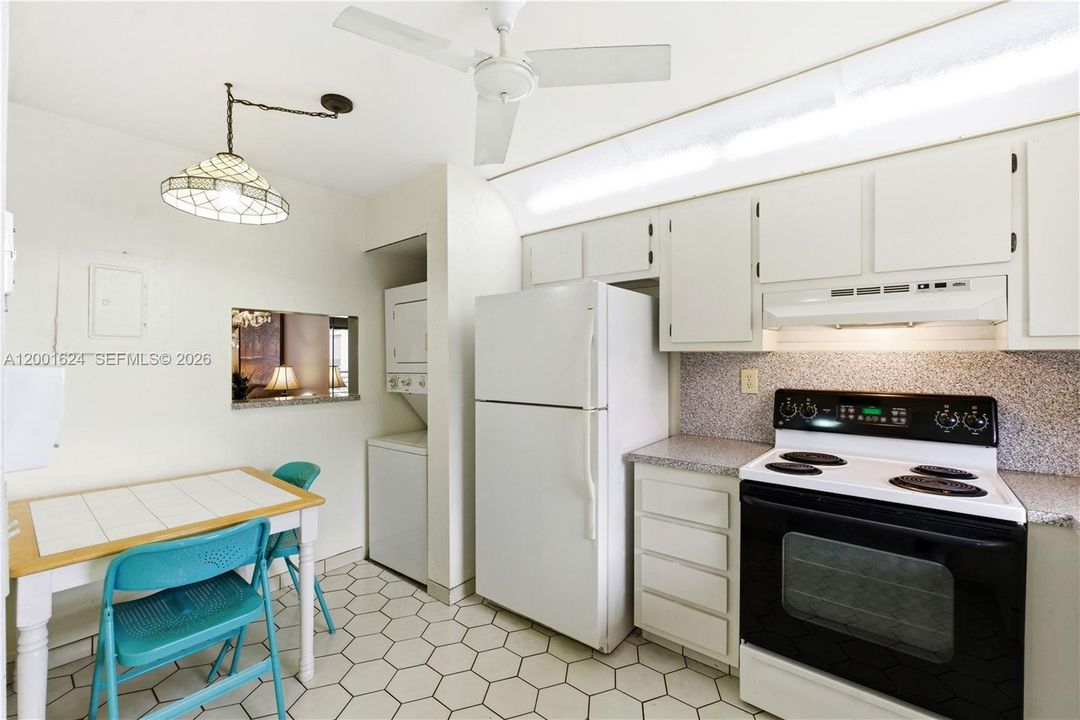 For Sale: $97,000 (1 beds, 1 baths, 790 Square Feet)