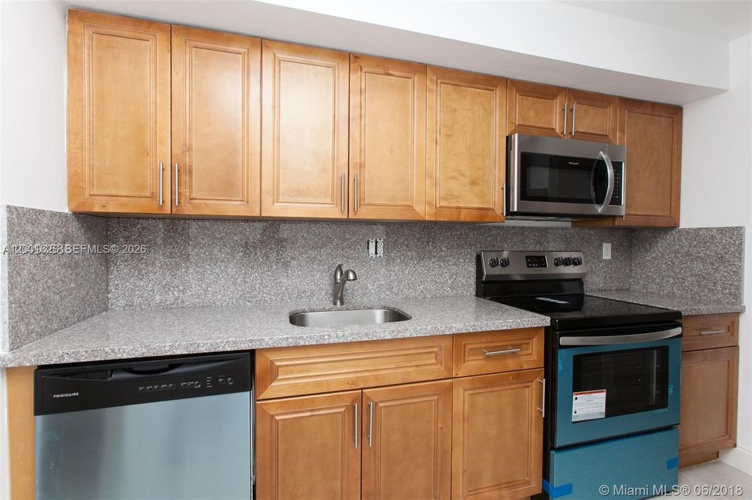 For Sale: $105,000 (2 beds, 2 baths, 1060 Square Feet)