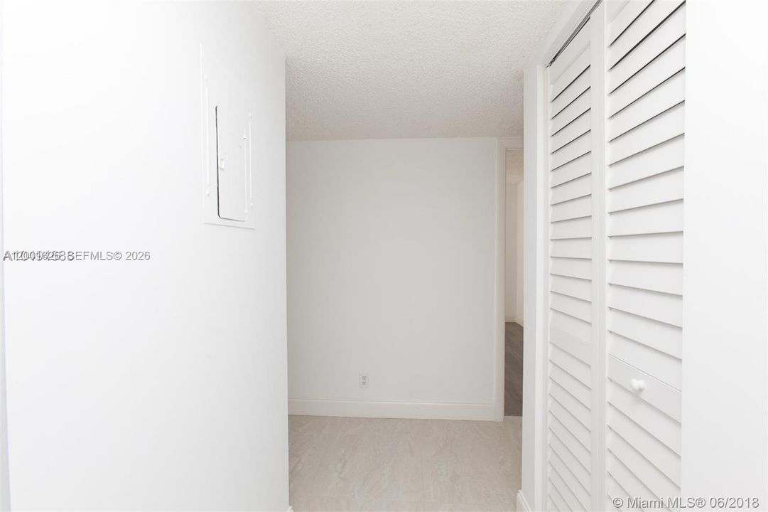 For Sale: $105,000 (2 beds, 2 baths, 1060 Square Feet)