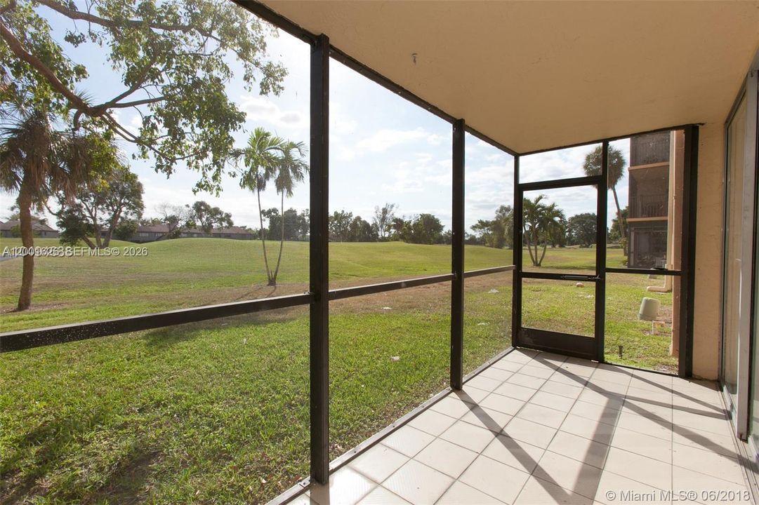 For Sale: $105,000 (2 beds, 2 baths, 1060 Square Feet)