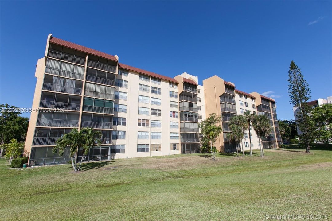 For Sale: $105,000 (2 beds, 2 baths, 1060 Square Feet)
