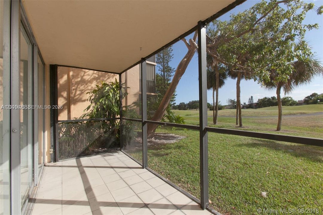 For Sale: $105,000 (2 beds, 2 baths, 1060 Square Feet)