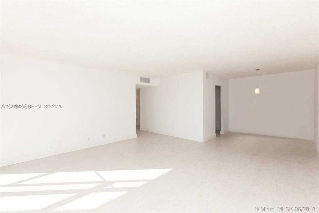 For Sale: $105,000 (2 beds, 2 baths, 1060 Square Feet)