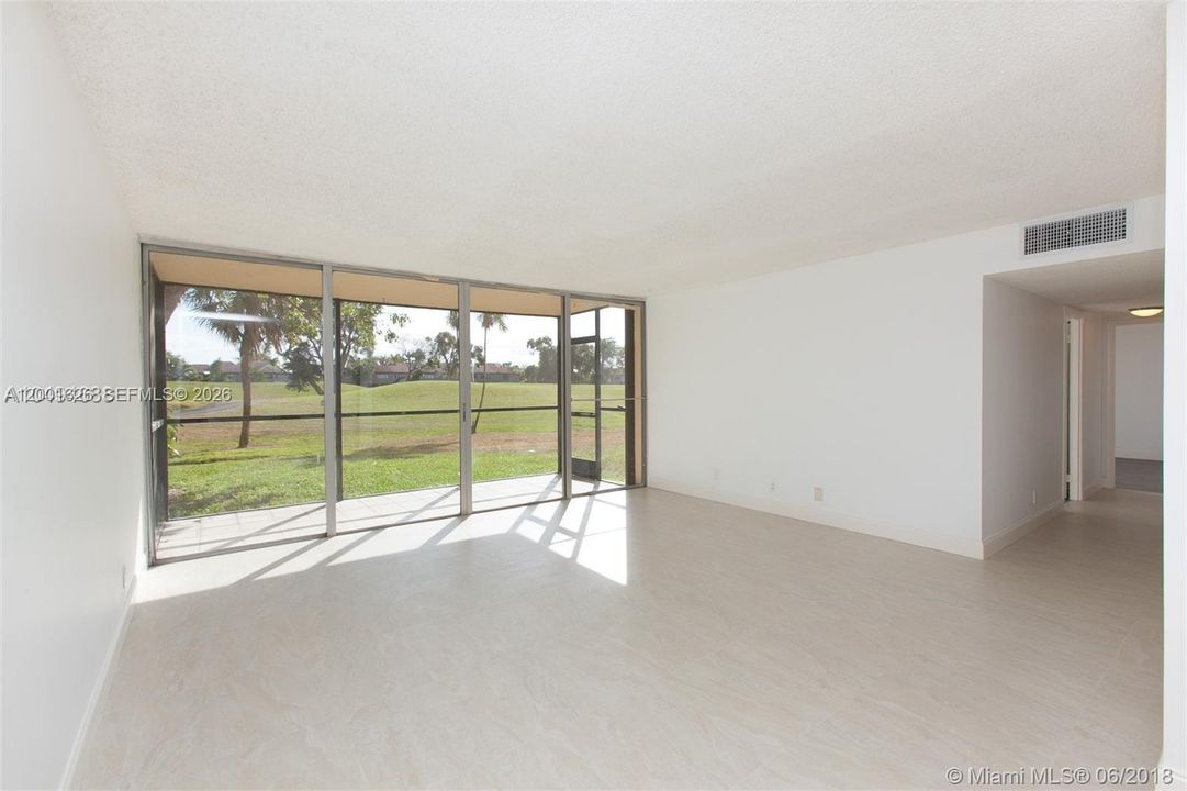 For Sale: $105,000 (2 beds, 2 baths, 1060 Square Feet)