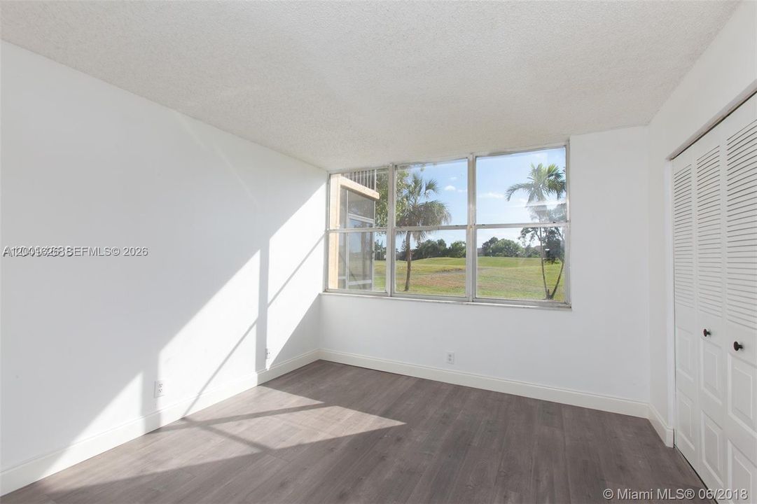 For Sale: $105,000 (2 beds, 2 baths, 1060 Square Feet)
