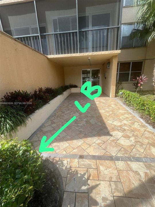 For Sale: $105,000 (2 beds, 2 baths, 1060 Square Feet)