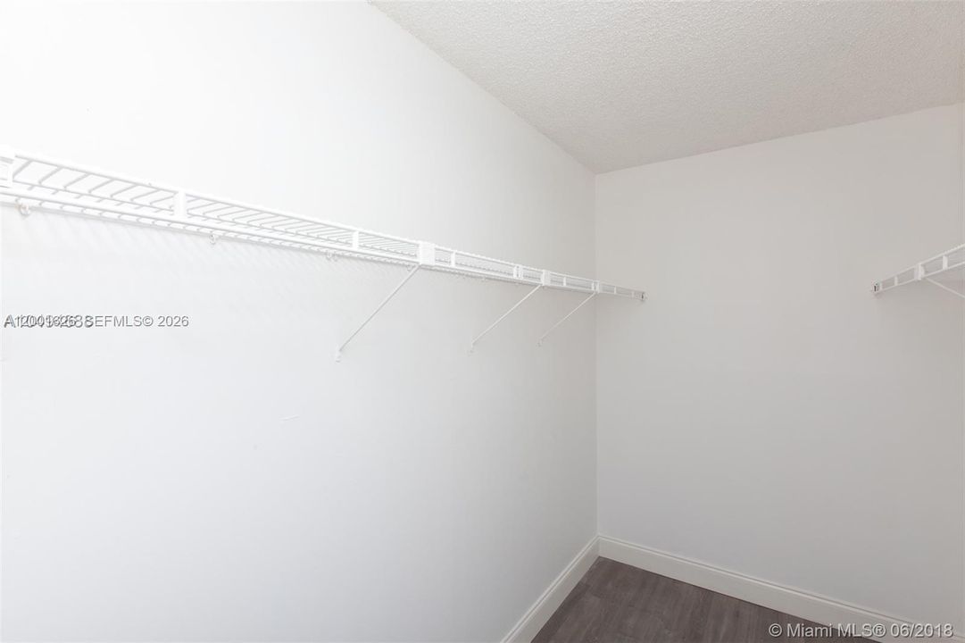 For Sale: $105,000 (2 beds, 2 baths, 1060 Square Feet)