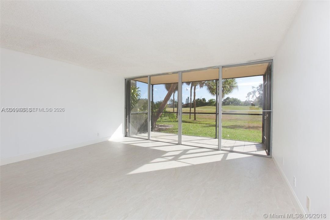 For Sale: $105,000 (2 beds, 2 baths, 1060 Square Feet)