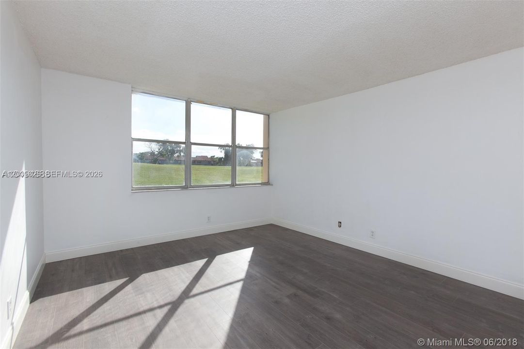 For Sale: $105,000 (2 beds, 2 baths, 1060 Square Feet)