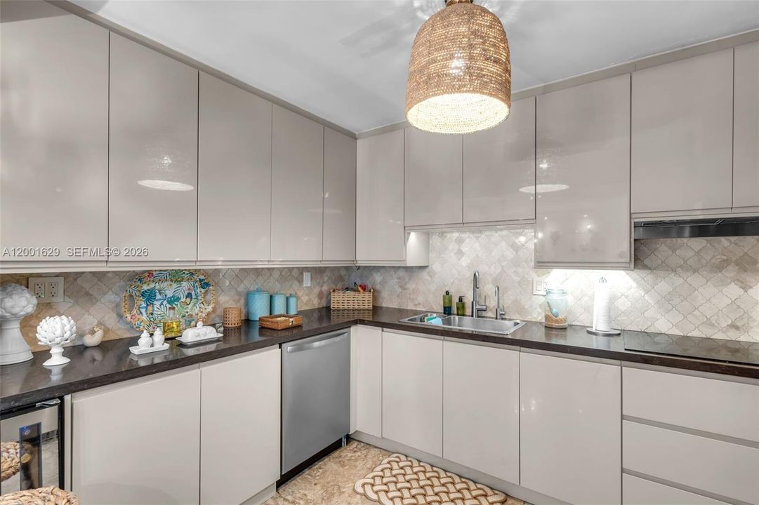 Active With Contract: $5,500 (2 beds, 2 baths, 1450 Square Feet)