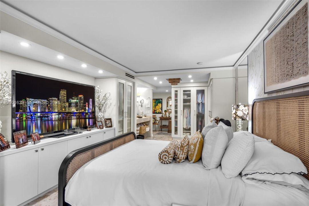 Active With Contract: $5,500 (2 beds, 2 baths, 1450 Square Feet)
