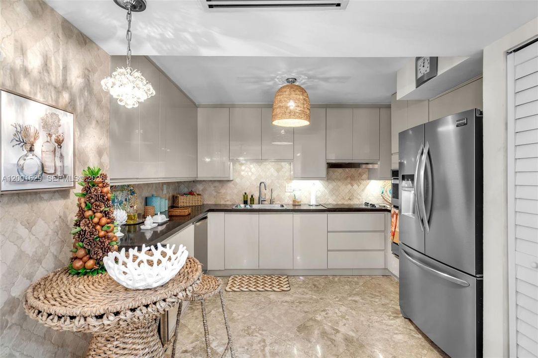 Active With Contract: $5,500 (2 beds, 2 baths, 1450 Square Feet)